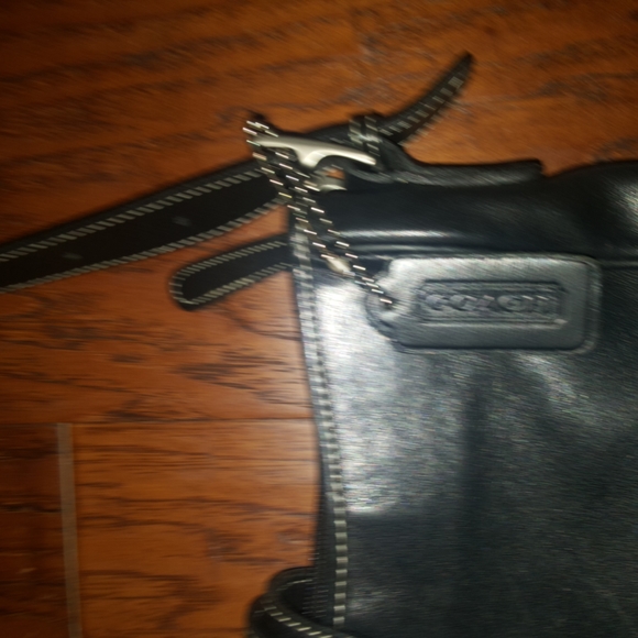 COACH HANDBAG - Picture 2 of 3